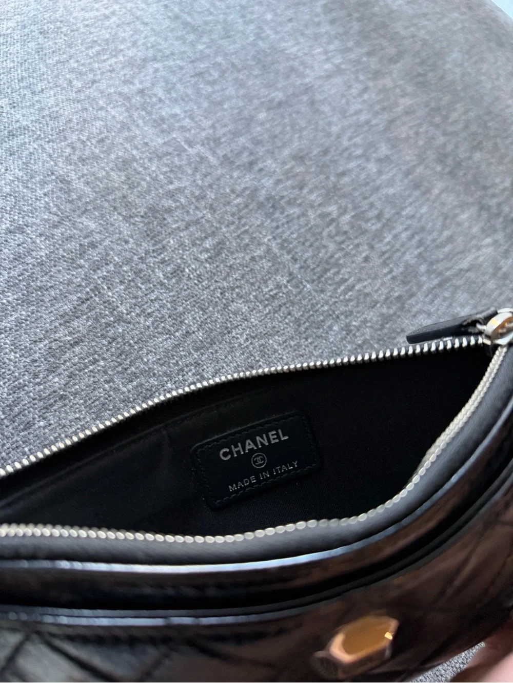 CHANEL sleek quilted